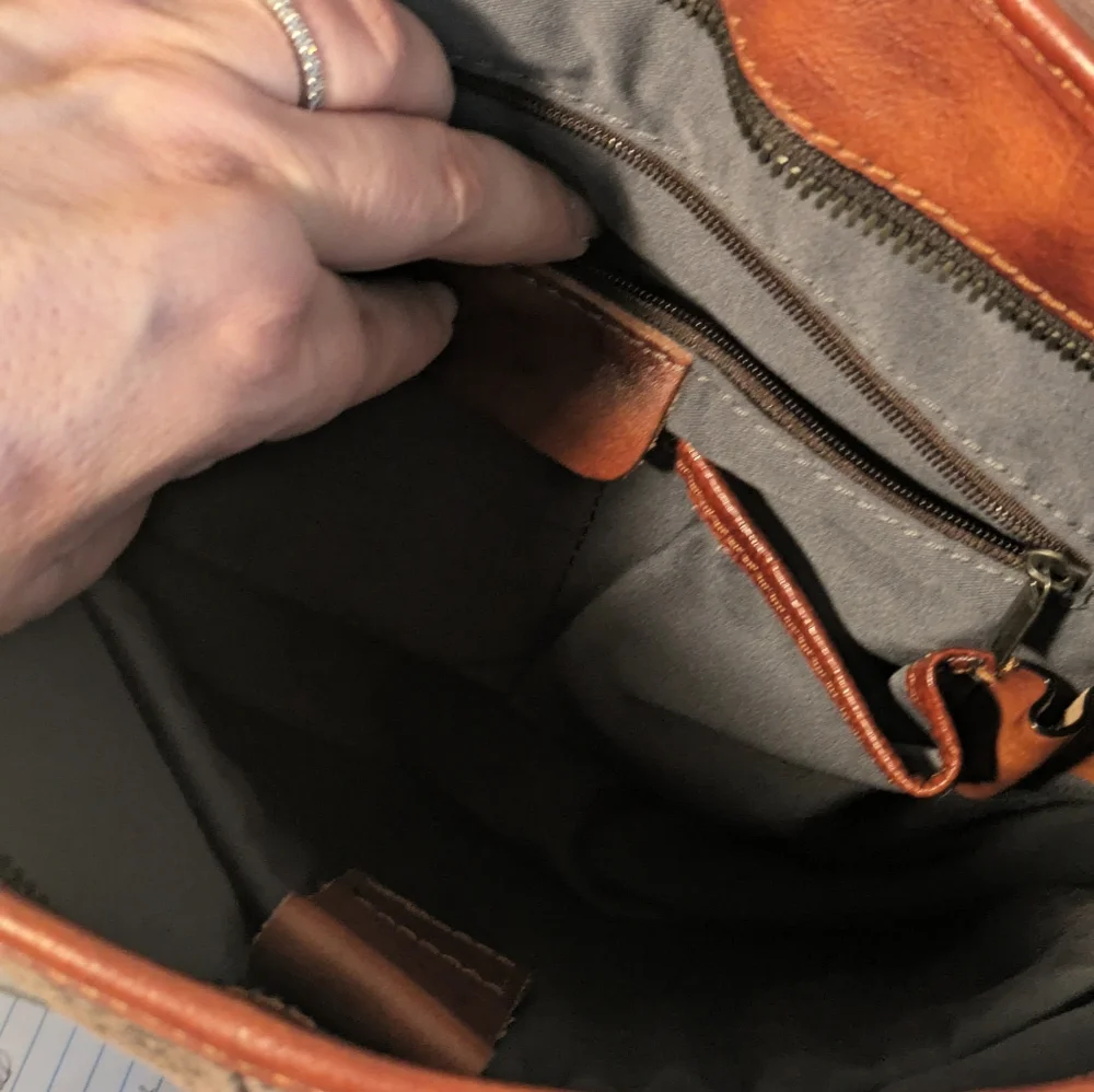 Messangerbag/ backpack brown dual tone leather - Picture 7 of 8